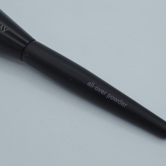 Mary Kay All-Over Powder Brush - Picture 3 of 5